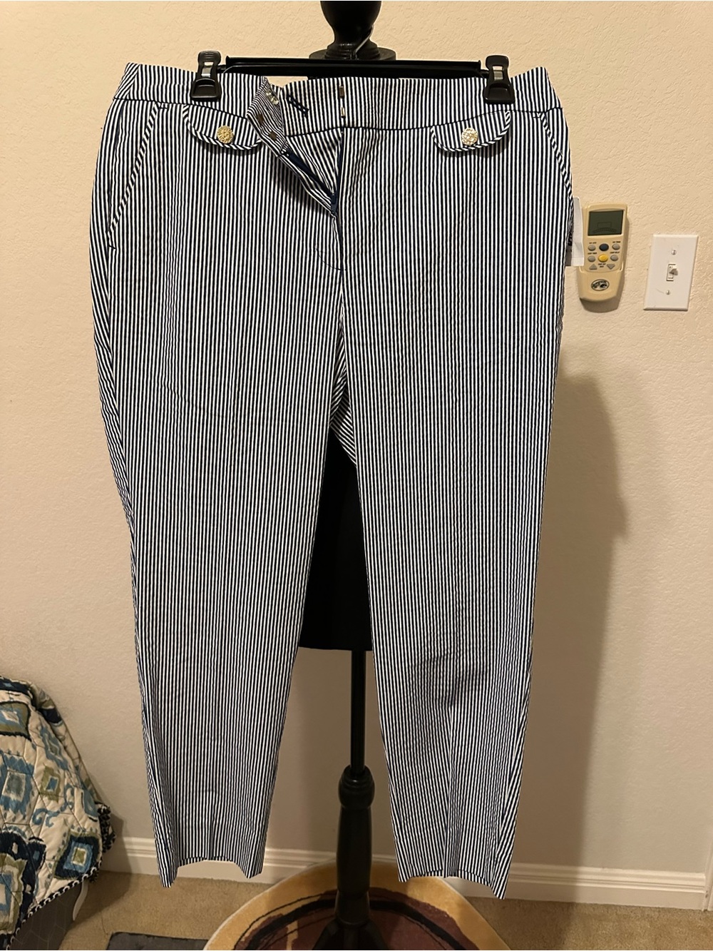 Anne Klein Navy & White Striped Slim Ankle Seersucker Pants NWT. Size 8